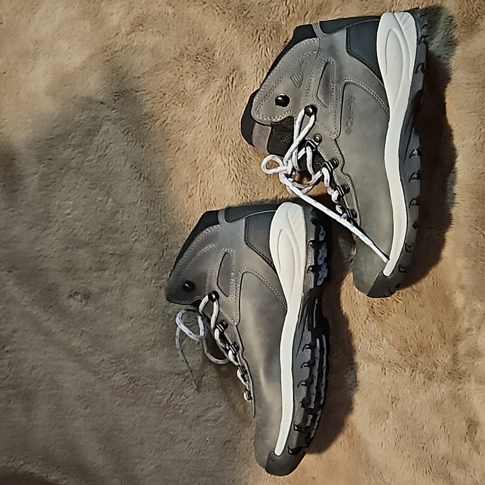 Womens Columbia hiking boots